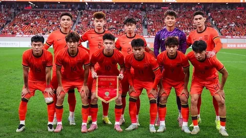 郑钦文澳网首战告捷：连下两局击败托多尼，比赛波澜起伏似过山车——据《北京青年报》报道